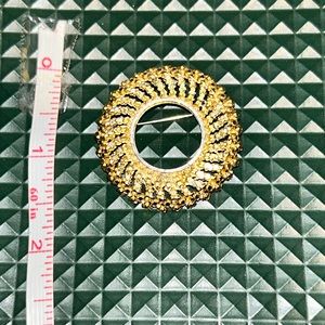 Estate gold tone vintage brooch